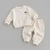Conjunto de roupa esportiva e casual unissex para bebês e crianças, estilo coreano, cor sólida, com pernas afuniladas, adequado para primavera e outono, novo conjunto de duas peças