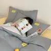 Conjunto de Cama de Quatro Peças Listrado em Cores Blocadas com Textura de Corda, Estilo Minimalista, Absorvente de Umidade, Respirável, Algodão Puro, Macio e Confortável