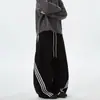 Calça Jogger Esportiva Pesada com Bainha Curva e Três Listras para Homens, Marca da Moda, Temporada de Primavera, Caimento Solto, Calça Longa Casual de Perna Larga com Caimento Fluido