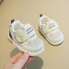 Zapatos de caminar para bebé de dibujos animados con suelas blandas, zapatos de estabilidad para lactantes, zapatos casuales para niños, nuevos zapatos chillones para niñas de primavera y otoño 2026