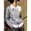 Blusa feminina falsa de duas peças, nova coleção outono 2026, apresentando um design chique e estiloso com um visual minimalista e versátil, perfeita para o trabalho