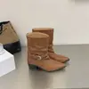 Botas Western Cowboy Retro Fugui Yizu 2026 Outono/Inverno Novas Bico Fino Salto Grosso Franzidas Meio da Panturrilha para Mulheres