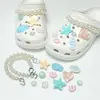 Encantos lindos de dibujos animados para zapatos con varios agujeros, decoraciones versátiles de resina para zapatos, mariposa, burbuja, flor, animales, charms decorativos al por mayor