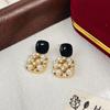 [Chapado en Oro Real] Pendientes Micro Cuadrados Huecos de Perla con Esmalte Goteado Rojo Ancora Adecuados para Pendientes de Invierno