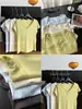Camiseta Simples Casual de Verão com Botão Elástico e Decote V de Manga Curta para Mulheres, Cor Sólida Doce e Picante, Slim Fit, Camiseta Básica Tendência