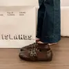 Sapatos Mary Jane Femininos Estilo Retro Francês com Tira de Fivela Dupla 2026 Outono Novos Sapatos Baixos Confortáveis Sapatos Pequenos de Couro Versáteis