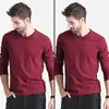 Camiseta de Manga Comprida Masculina Tendência Primavera 2025 Gola Redonda Tops Casuais Camisas Básicas Masculinas
