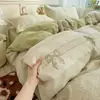 Juego de ropa de cama de Clase A de cuatro piezas, modelo nuevo 2026, sábana bajera, funda de edredón, universal para todas las estaciones, juego de tres piezas para dormitorio de estudiante 4