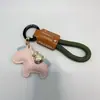 Riqueza Inmediata Adorno Colgante de Piel de Vaca Llavero de Coche Colgante Exquisito Personalizado para Hombres Mujeres Parejas Bolsas Lanyard para Llavero