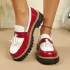 Zapatos mocasines de cuña para tallas grandes transfronterizos, nueva colección otoño/invierno 2026, mocasines slip-on de borla estilo británico, zapatos pequeños de cuero para mujer para exportación