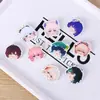Venta al por mayor de mercancía temática de anime y videojuegos, incluyendo pines de acrílico de dibujos animados, lindos dijes para mochila y accesorios decorativos