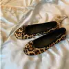 Em Estoque, Envia Imediatamente! Sapatos Femininos Mãe Uva Aumentam a Altura em 3cm~ Estilo Retrô Pelo de Cavalo Estampa Leopardo Bolinhas Bico Redondo Laço Boca Rasa Sapatos de Salto Único para Mulheres