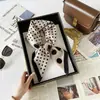 Bufanda de Algodón Lino Seda Espiga de Moda y Versátil con Estampado de Cadena de Alta Gama, Bufanda Decorativa para Cuello, Bufanda para Mujer al por Mayor