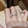 Anillo Vintage de Zirconia Morada con Hojas Centelleantes para Mujer, Atmósfera Retro, Lujo Ligero, Anillo Versátil para el Dedo Índice de Pareja