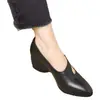 Sapatos de couro macio para mulheres, nova coleção de outono 2026, sapatos de salto baixo estilo francês, sapatos Mary Jane de bico fino, sapatos de couro pequenos de salto alto com salto grosso