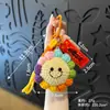 Colgante de girasol sonriente tejido a mano, un amuleto para aprobar exámenes, regalo de llavero inspirador y de bendición para estudiantes