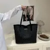 Bolsa Transversal Tote de Ombro Grande Capacidade Outono e Inverno, Bolsa Estilo Vintage para o Dia a Dia com um Toque Urbano Simples
