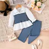 Conjunto de dos piezas para bebé niña: top de retazos con cuello y mangas abullonadas (aspecto de dos piezas), pantalón recto de mezclilla sintética y conjunto fresco de estilo coreano