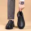 Sapatos masculinos de algodão para inverno transfronteiriços, forrados com pelúcia, espessados, quentes, de couro, slip-on casuais, versáteis para exterior à prova de frio