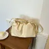 Bolsa Grande Capacidade Feminina 2026 Novo Estilo Tendência Verão Popular Casual Ombro Único Bolsa de Axila para Ir ao Trabalho Bolsa Transversal Plissada