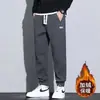 Calça Quente Estilo Japonês Masculina Outono e Inverno Forrada com Fleece Engrossada Calça Esportiva Marca de Moda Estilo Americano High Street Solta de Pernas Largas Casuais