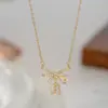 Cadena para Clavícula Elegante con Baño de Oro Real y Circonitas Microincrustadas Diseño de Nicho para Mujer Collar con Borla y Lazo Collar de Lujo Accesible