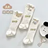 Meias compridas de outono e inverno para recém-nascidos, versáteis, doces e fofas, para meninos e meninas, meias infantis de comprimento médio com caimento solto