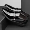 Amazon AliExpress Más Vendido Transfronterizo Estilo Británico para Hombre Negocios Antideslizantes Resistentes al Desgaste Formal Puntiagudos de Cuero para Hombre 686