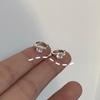 Pendientes de plata de ley s925 con circonitas blancas y negras, elegantes, sencillos y combinables, con diseño de hueso de oreja, exquisitos pendientes pequeños con hebilla para mujer.