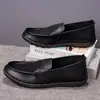 Sapatos Casuais de Couro Confortáveis Simples Versáteis para Dirigir Solado Macio Mocassins Slip-on Sapatos Casuais Masculinos Sapatos de Homem Preguiçoso
