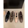 Sapatos Mary Jane de pelúcia com forro de fleece para mulheres, novos sapatos quentes de algodão de outono 2025