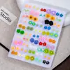 Combinación de Set de Aretes Mini Flor de Celebridad de Internet: 36 Pares de Pendientes de Flor de Diamante Coloridos, 50 Pares de Pendientes Simples de Punto Geométrico de Diamante