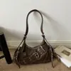 2026 Nova Moda Original Design de Nicho Rebites Garota Picante Couro com Cera de Óleo Outono Inverno Bolsa para Moto Feminina Bolsa de Ombro