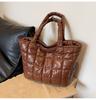 Ropa acolchada de algodón espacial hilo de bordar Cuadros gran capacidad Moda retro europea y americana personalidad estilo occidental color sólido bolso de hombro tote portátil