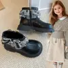 Botas Chelsea de Renda com Laço de Pérolas para Meninas 2026 Outono Botas de Cano Curto Xadrez Antiderrapantes com Cadarço para Crianças de Tamanho Médio a Grande Botas Simples