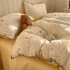 Conjunto de cama de quatro peças em gaze dupla, novo modelo 2026, lençol de cama, roupa de cama, capa de edredom, conjunto de três peças para cama de dormitório, adequado para todas as estações