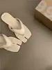Primer Encuentro con el Elegante Diseño de la Temporada: Sandalias Chanclas Rojas para Mujer, Moda Verano 2026 Zapatos de Playa, Suela Plana