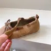 Sapatos de Princesa para Meninas 2026 Outono Novo Estilo Floresta Laço Couro Camurça Raso Sapatos Infantis com Solado Macio
