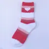 Nuevos Calcetines Cálidos de Coral Fleece para Otoño e Invierno, para Casa, Suelo y Dormir; Calcetines Rayados de Corazón hasta la Pantorrilla para Mujer, Mitad de Felpa