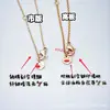 Collar de Alta Gama 25 Estilo Nuevo Círculo Hueco Panal Chapado en Oro V Cadena Clavicular Oro Real 18K Panal Día de San Valentín