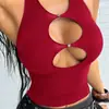Top regata vermelho justo com design vazado estilo europeu e americano para mulheres, top curto sem mangas cropped, top tomara-que-caia moderno e sexy