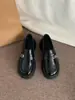 Zapatos pequeños de cuero de suela gruesa para mujer 2026 otoño nuevo estilo retro británico casual estilo escolar con faldas jk mocasines