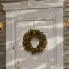 Popular corona navideña artificial de Amazon para fiestas, reuniones, adornos de puerta y decoración de escaparates de centros comerciales