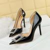 638-K63 tacones altos de banquete tacón de aguja charol boca poco profunda punta lateral hueco hebilla cuadrada de metal con pedrería zapatos