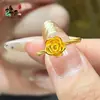 Novo Anel de Rosa para Mulheres, Design Criativo em Ouro, Anel Pequeno de Flor de Areia Dourada da Moda