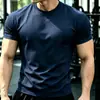 Liquidação de fim de temporada: Camiseta de algodão puro de peso médio, manga curta, corte reto, gola redonda, top atlético masculino para verão e todas as estações, projetada para acentuar o físico