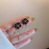Pendientes de lazo negro de alta gama, sencillos, ligeros y de lujo, estilo frío, con temperamento femenino, pendientes retro Joker, venta al por mayor