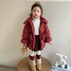 Abrigo de Algodón Grueso para Niñas Ropa de Invierno 2025 Nueva Elegante Chaqueta de Algodón de Longitud Media Ceñida a la Cintura Atuendo Rojo de Año Nuevo para Niñas