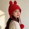 Chapéu de Tricô Fofo com Orelhas de Coelho Feito à Mão Estilo Ins Coreano para Mulheres, Novo Modelo Outono e Inverno, Chapéu Lei Feng Quente com Proteção de Orelhas Tricotado