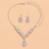 Collar y Aretes para Mujer de Lujo Ligero Transfronterizo Europeo y Americano con Flores, Juego de Dos Piezas, Joyería Niche Moderna y Exquisita para Novias